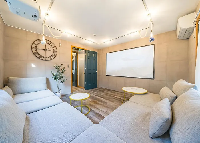 Shinjuku / 5 Min Walk From Station ※ Projector